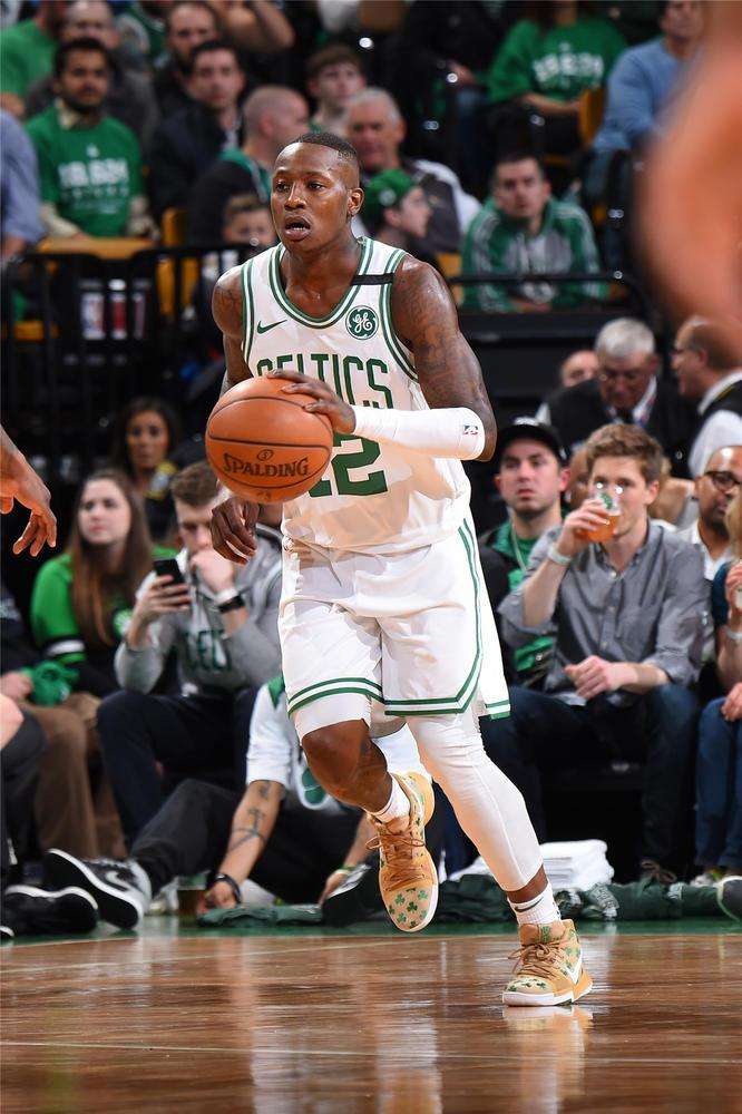 充满悬念却 充满悬念却